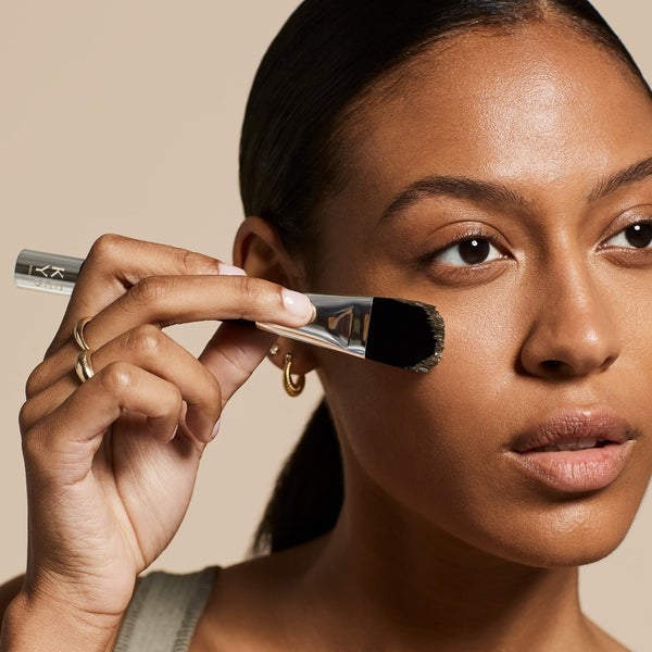 Model Using Facial Mask Brush